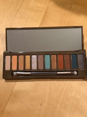 Urban Decay Eyeshadow Palette — Warm Browns, Teal & Deep Navy Shades